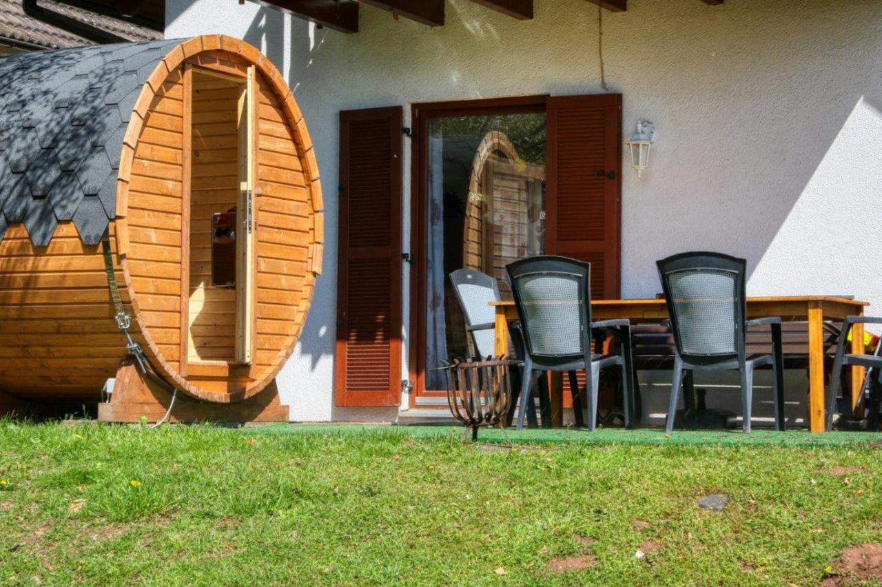Seepark Kirchheim Ferienhaus Bei Vera Mit Sauna ภายนอก รูปภาพ