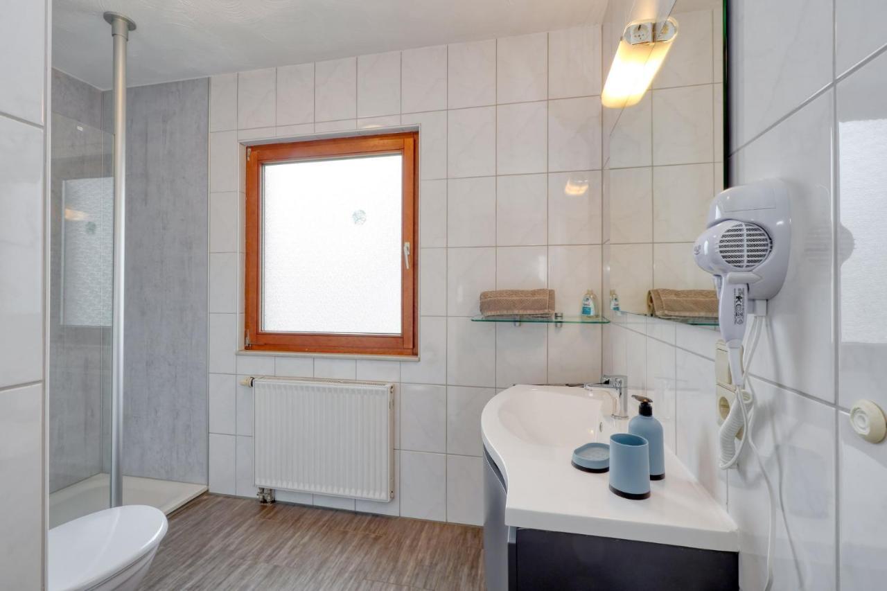 Seepark Kirchheim Ferienhaus Bei Vera Mit Sauna ภายนอก รูปภาพ
